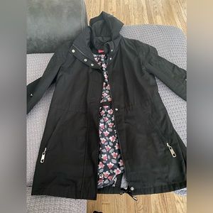 Women’s Betsey Johnson black light rain jacket, removable hood- Size Large